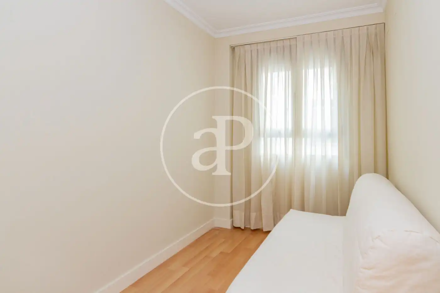 Schlafzimmer von Wohnung zur Miete in Madrid mit Klimaanlage, Heizung und Möbliert