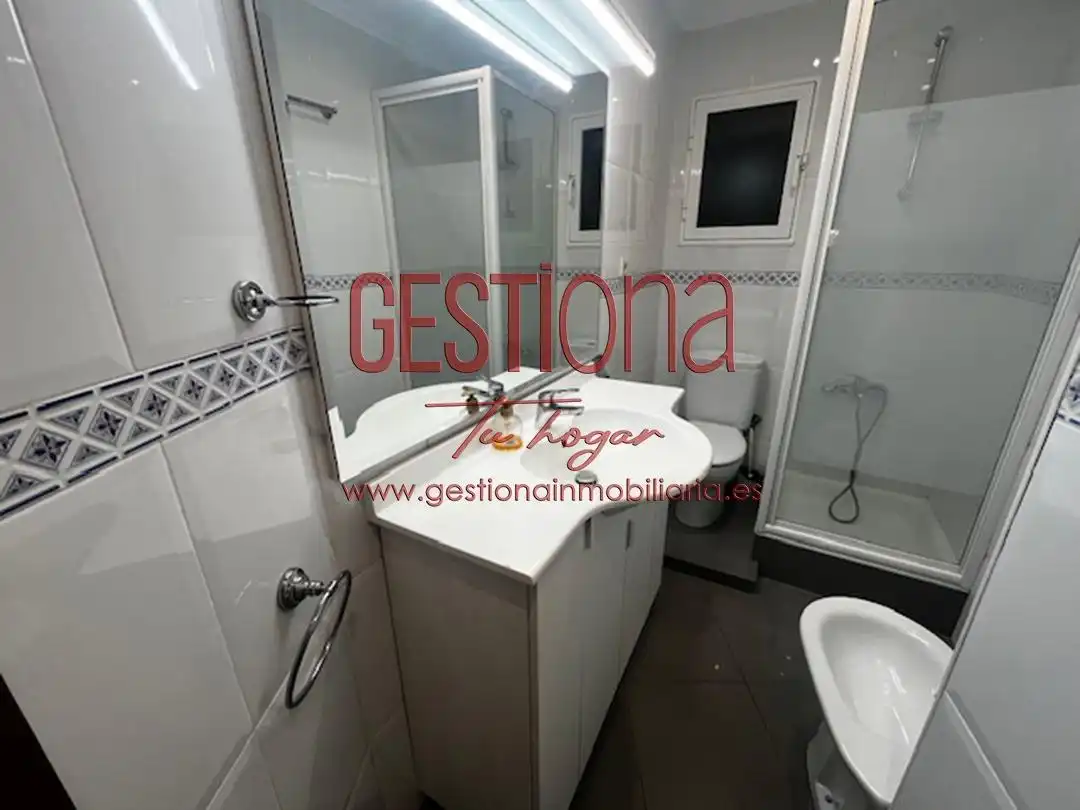 Baño de Apartamento en venta en Laredo