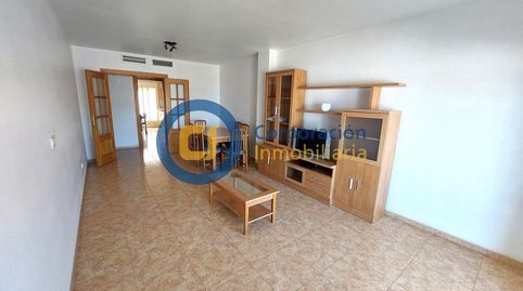 Piso con cuatro dormitorios y garaje en La Hoya