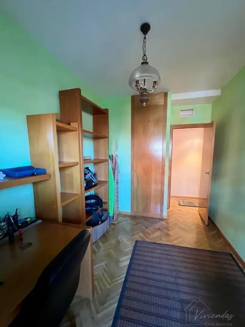 Bedroom of Flat for sale in Boadilla del Monte  with Air Conditioner, Heating and Parquet flooring