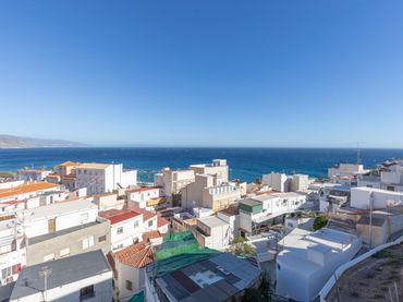 Casa con balcón en venta en Calle Sayena 25
