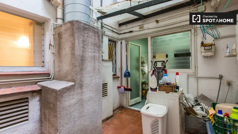 Flat for share in Barcelona  with Air Conditioner, Heating and Terrace