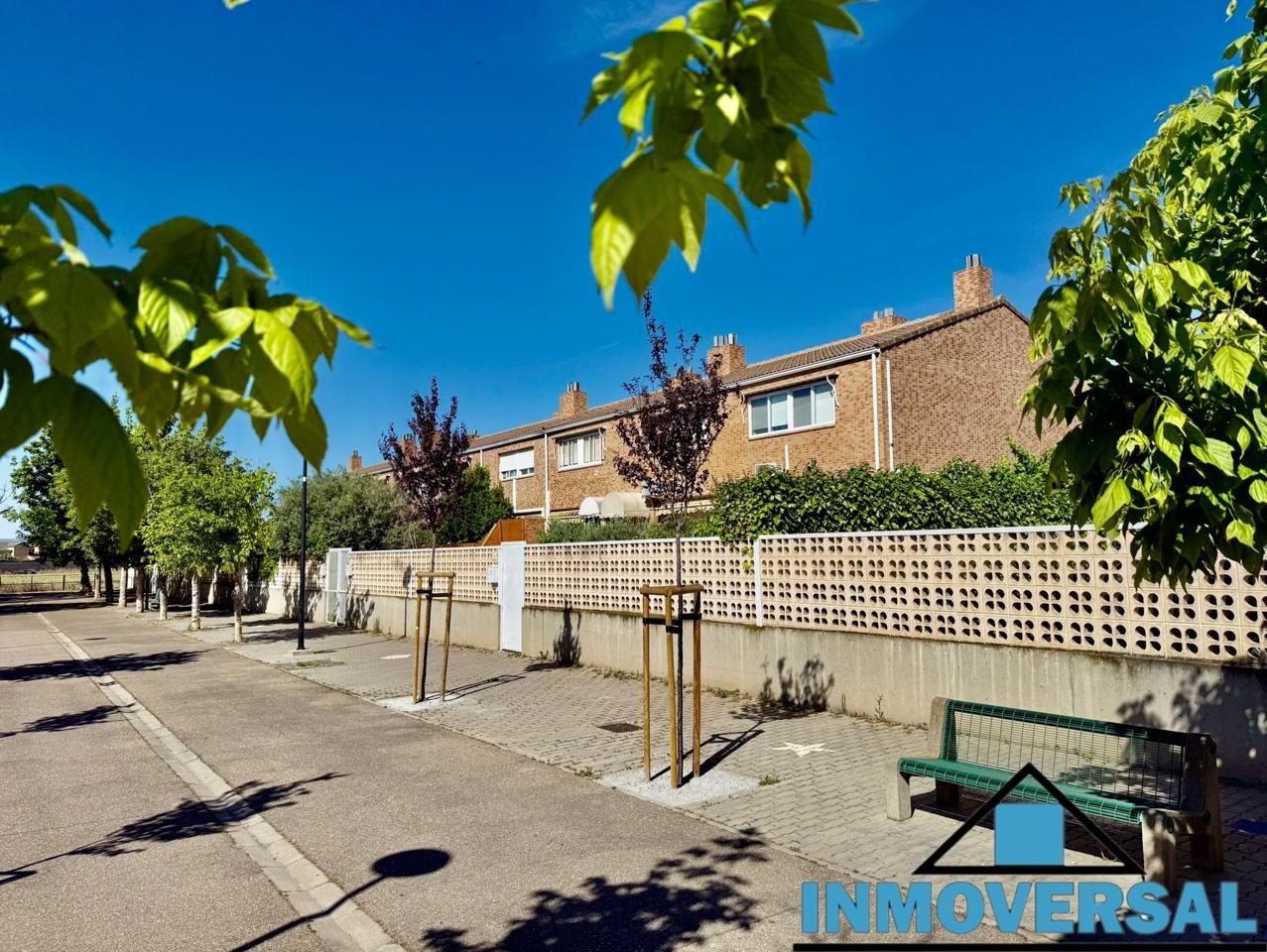 Vista exterior de Casa adosada en venda en Utebo amb Aire condicionat, Calefacció i Jardí privat