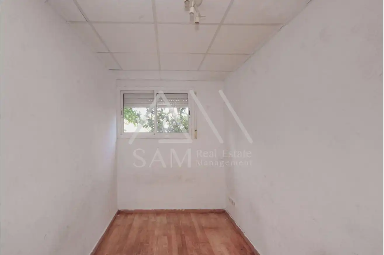 Planta baja en venta en Ciutat Meridiana