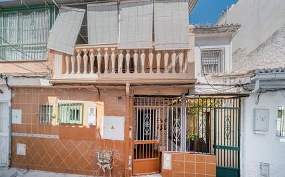 Exterior view of Single-family semi-detached for sale in  Granada Capital