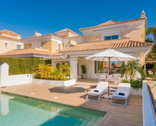 Exterior view of Single-family semi-detached for sale in Marbella  with Air Conditioner, Terrace and Swimming Pool