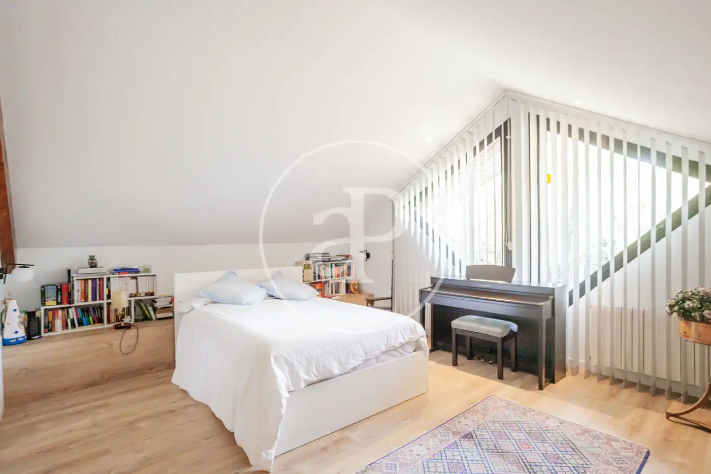Habitación de Casa o chalet en venta en Pozuelo de Alarcón con Aire acondicionado, Calefacción y Jardín privado