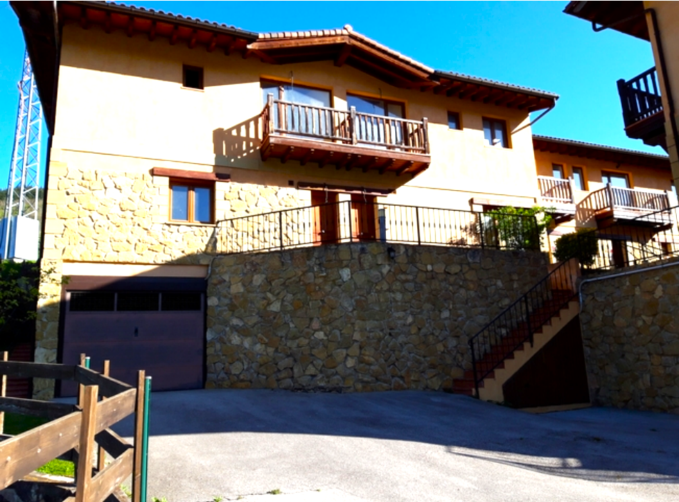 Vista exterior de Garatge en venda en Vega de Liébana