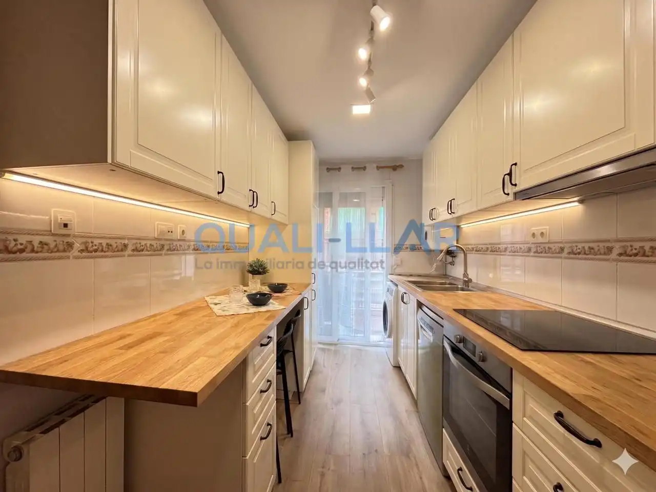 Cocina de Piso en venta en Cornellà de Llobregat con Aire acondicionado, Calefacción y Parquet