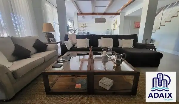 Wohnzimmer von Haus oder Chalet zum Verkauf in Layos mit Klimaanlage, Heizung und Parkett