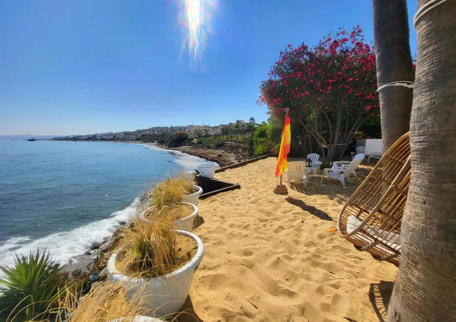 Vista exterior de Casa o xalet en venda en Estepona amb Aire condicionat, Jardí privat i Terrassa