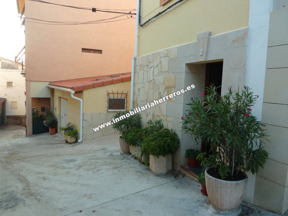 Exterior view of Single-family semi-detached for sale in Viguera  with Heating, Parquet flooring and Storage room