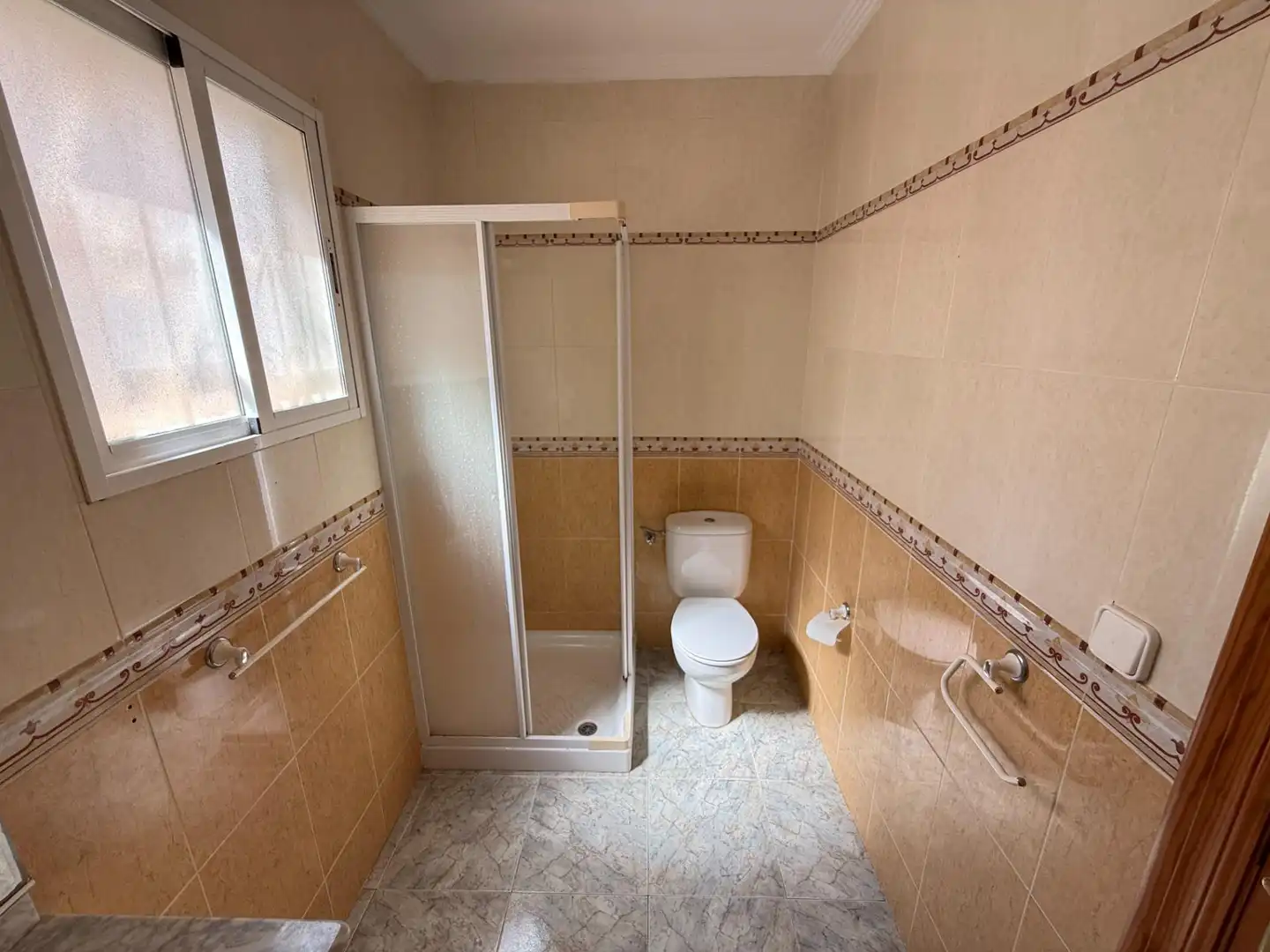 Bany de Casa o xalet en venda en San Miguel de Salinas amb Jardí privat i Piscina comunitària