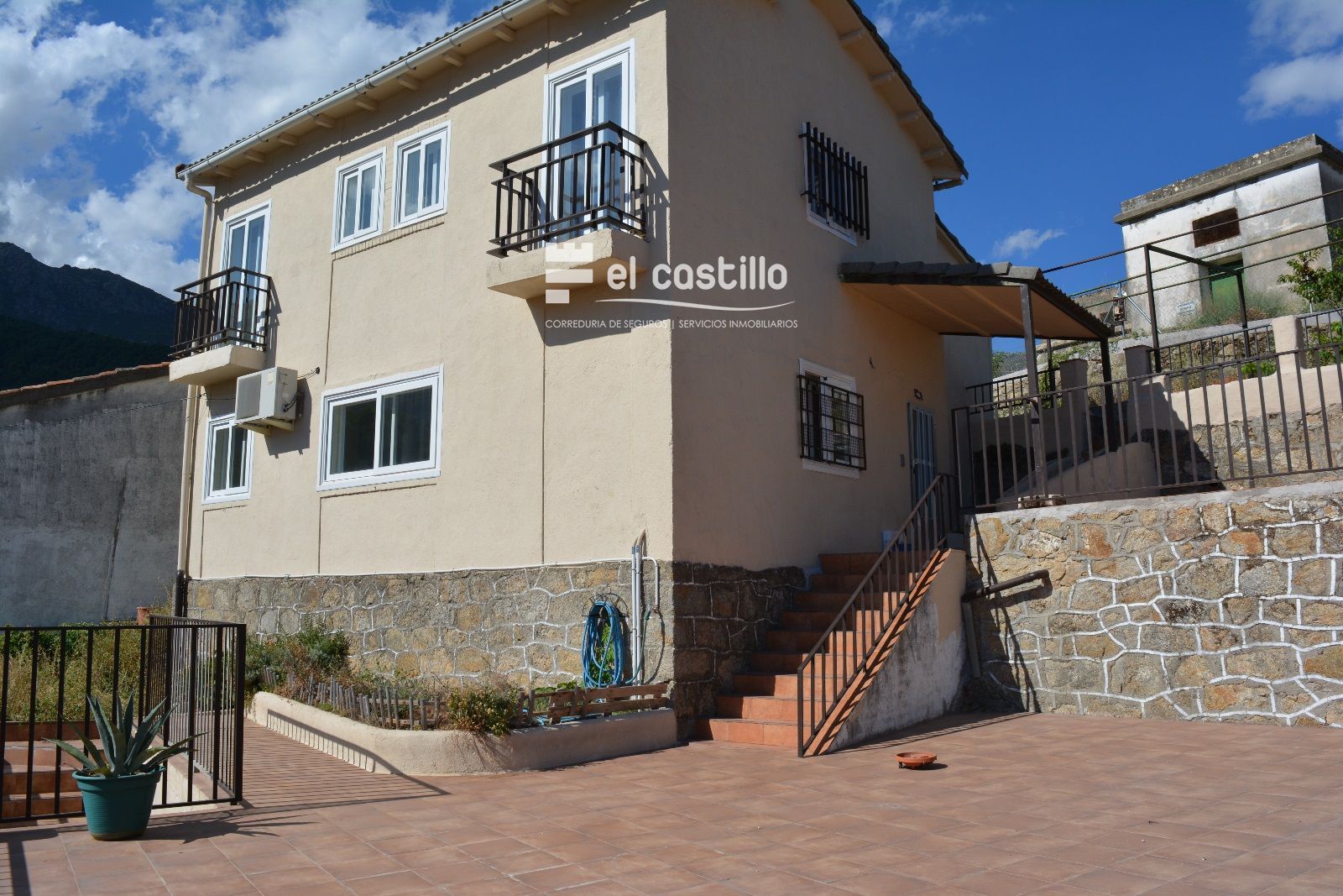 Exterior view of House or chalet for sale in Mijares  with Terrace and Balcony