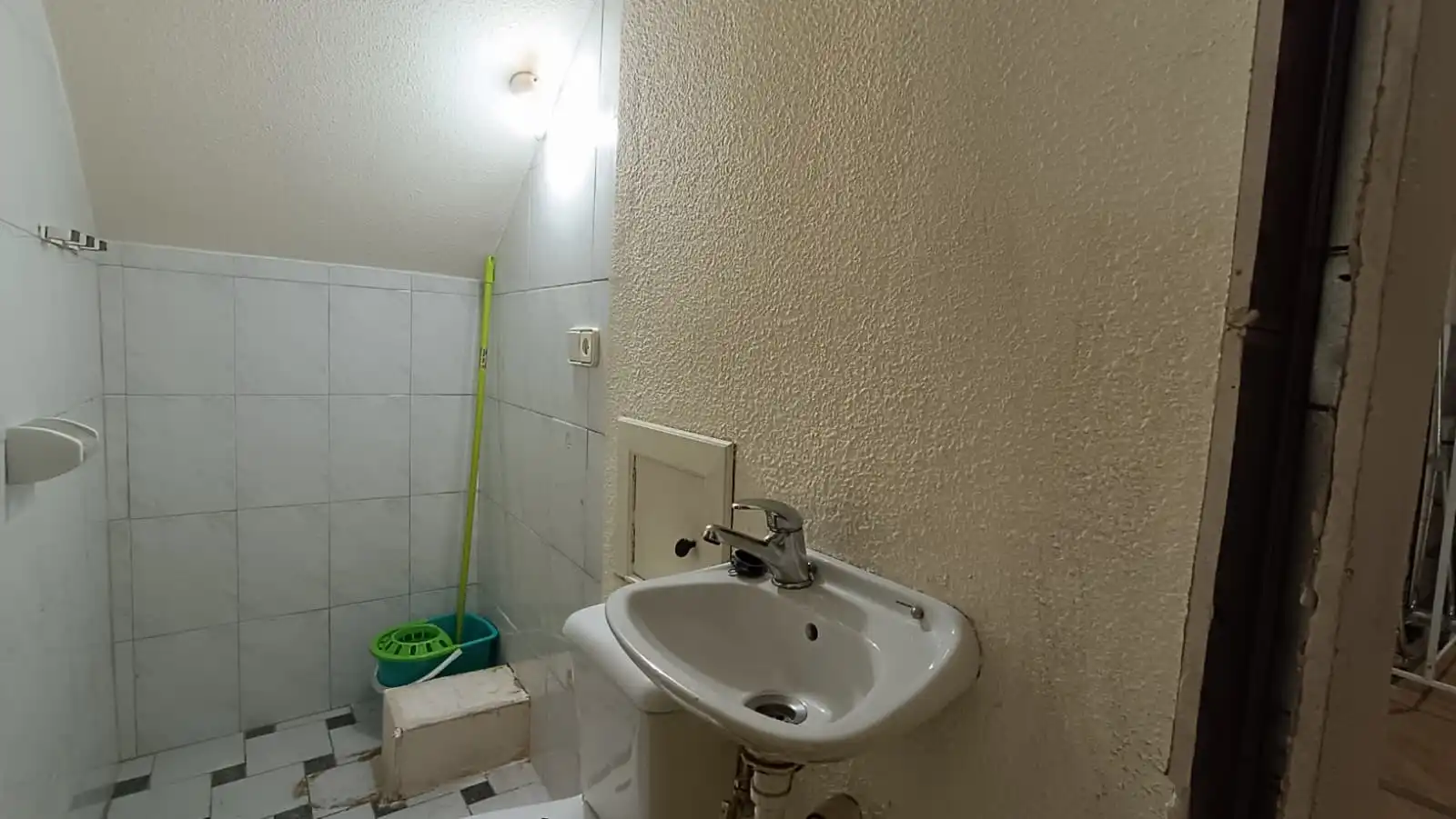 Badezimmer von Geschaftsraum zur Miete in Salamanca mit Klimaanlage und Heizung