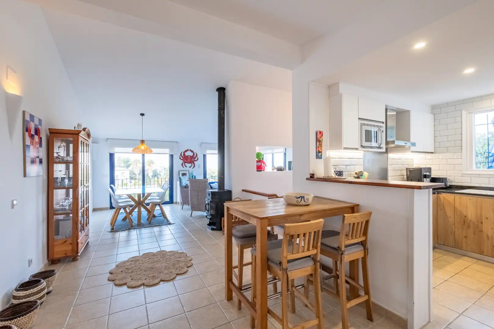 Esszimmer von Einfamilien-Reihenhaus zum Verkauf in Begur mit Klimaanlage, Heizung und Terrasse