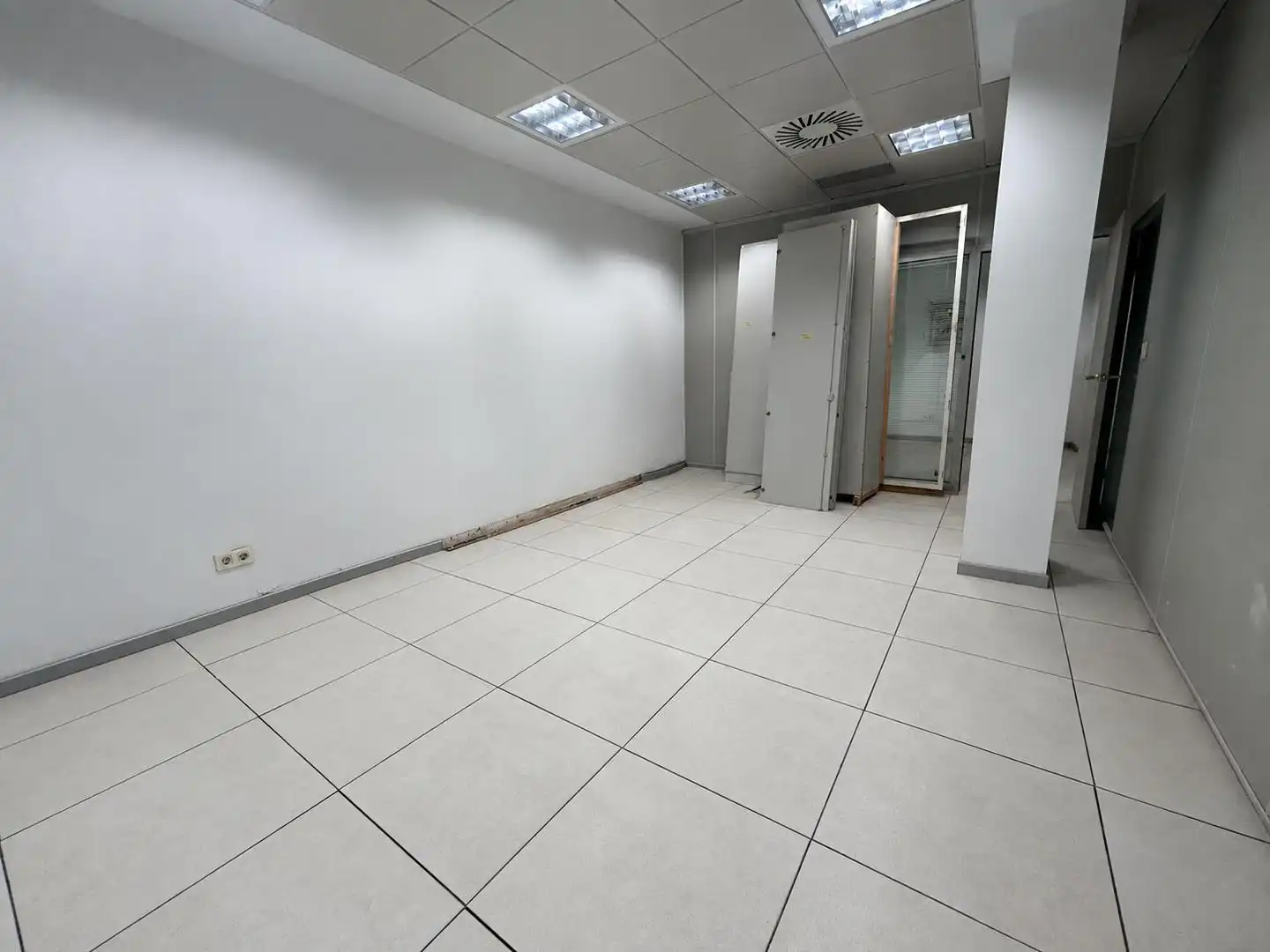 Local comercial en venda a Avenida BENITO PEREZ GALDOS 10, imagen 13