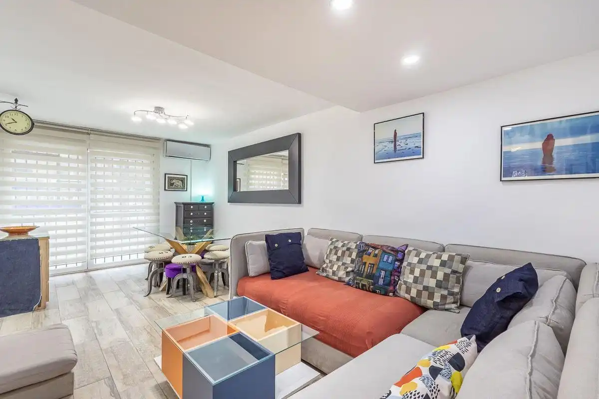 Sala d'estar de Pis en venda en Granada amb Aire condicionat i Parquet