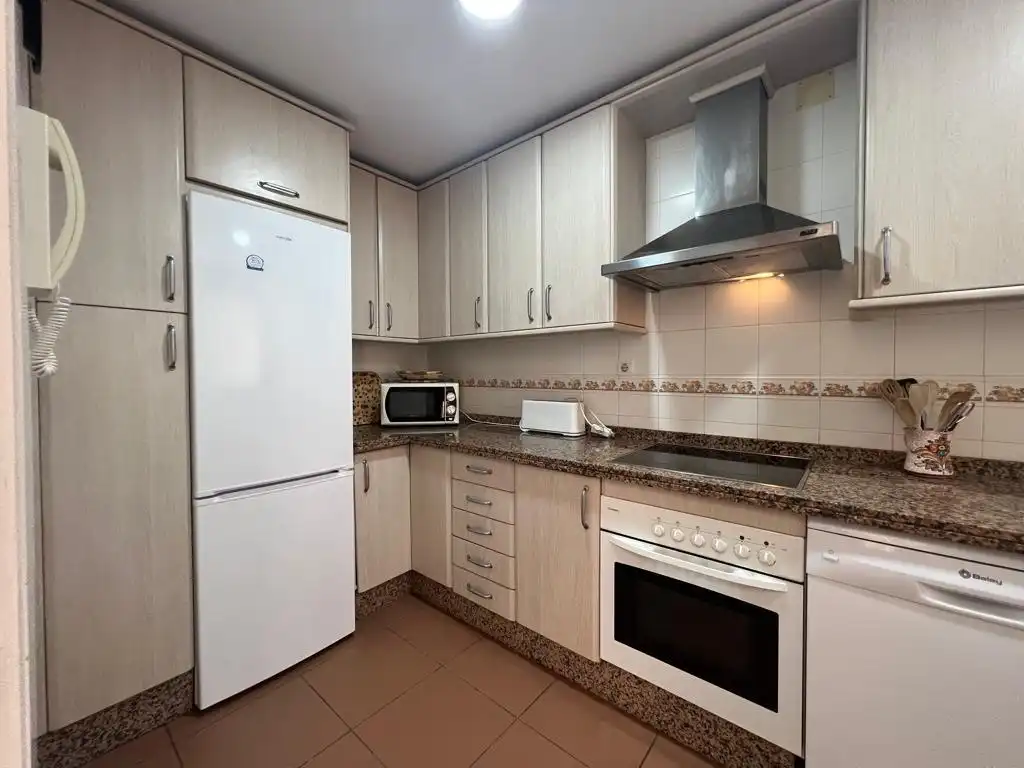 Cocina de Apartamento de alquiler en Rota con Jardín privado, Terraza y Amueblado