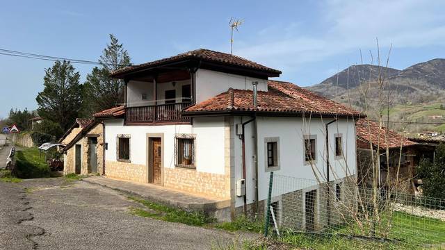 Casa-chalet en Venta en Villar en Onís