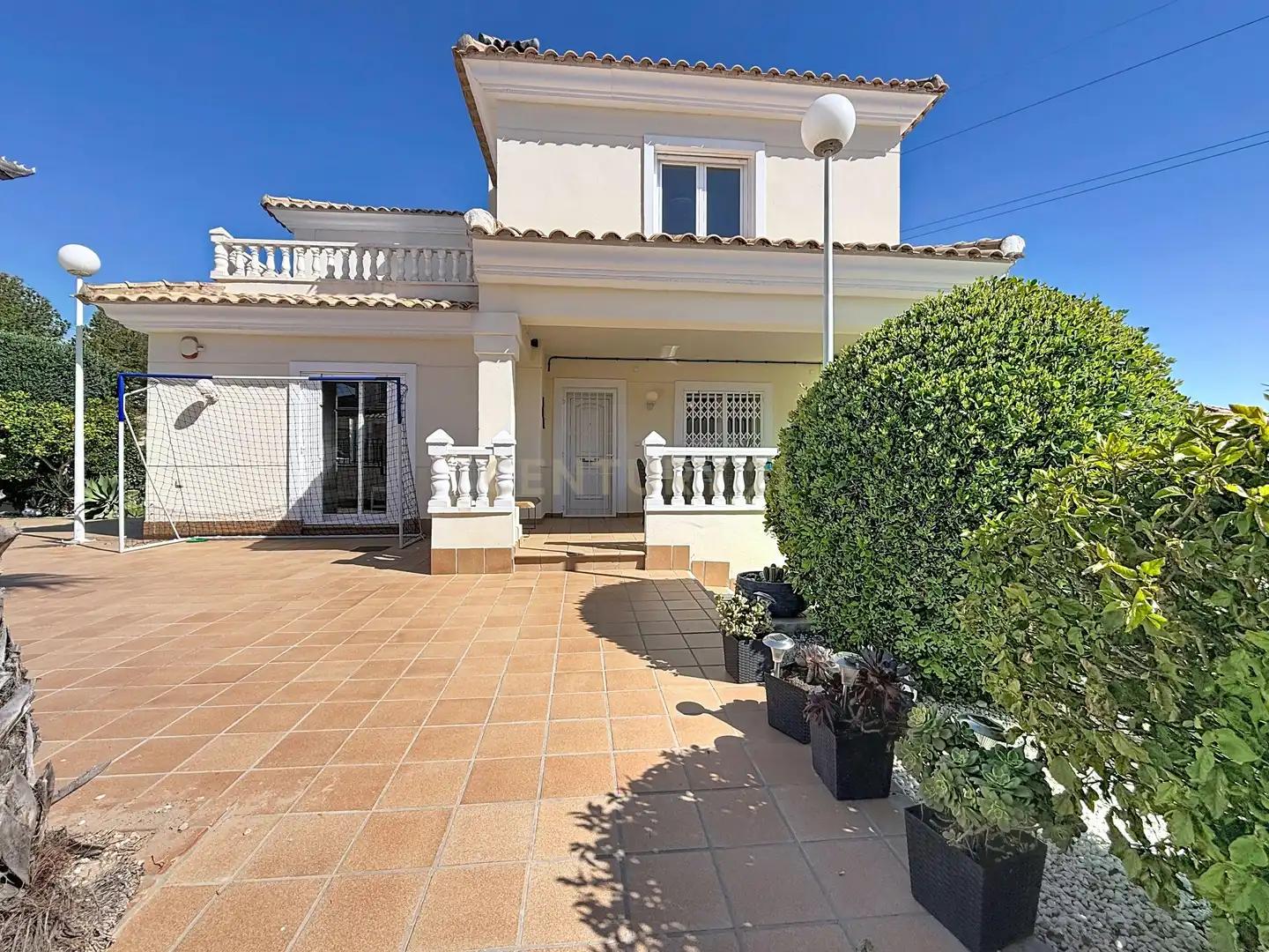 Vista exterior de Casa o xalet en venda en Orihuela amb Jardí privat, Traster i Piscina