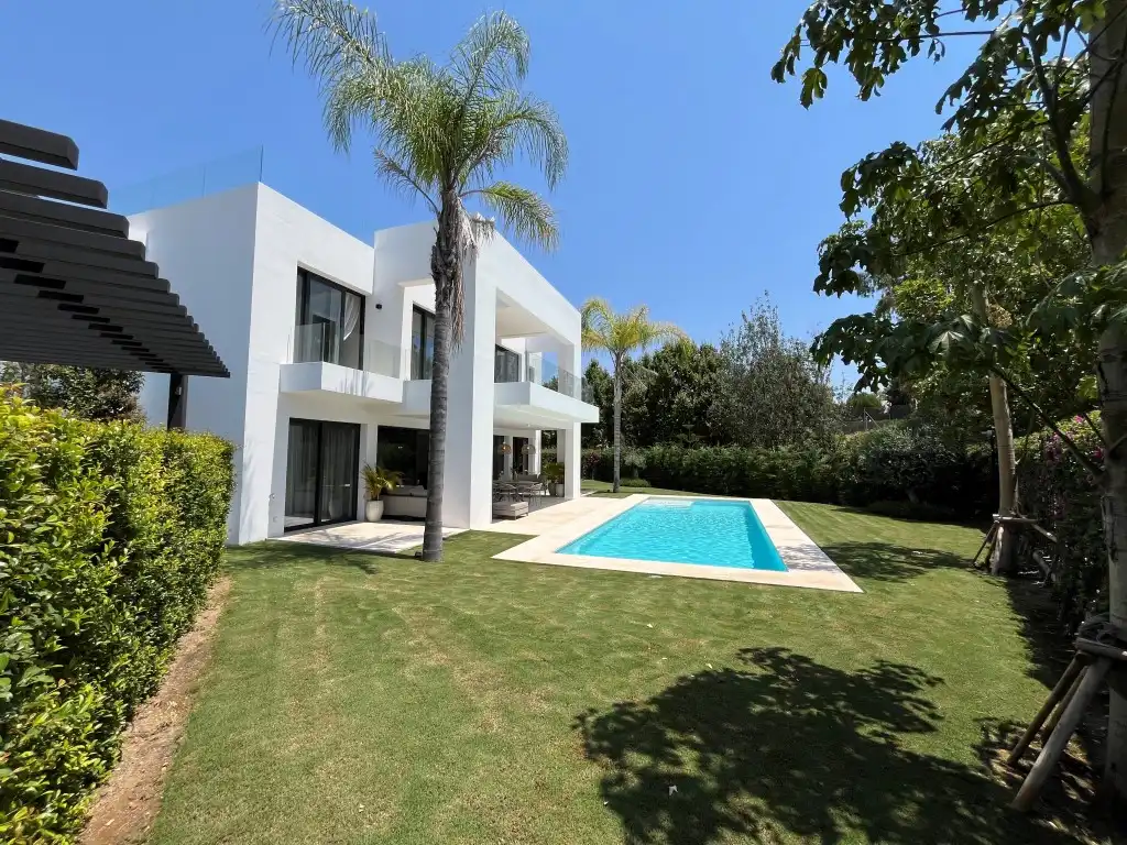 Chalet con piscina en venta en Estepona Pueblo, imagen 5