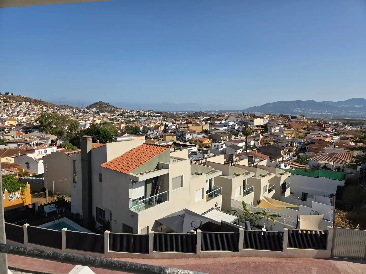 Vista exterior de Casa o xalet en venda en Málaga amb Aire condicionat, Terrassa i Piscina