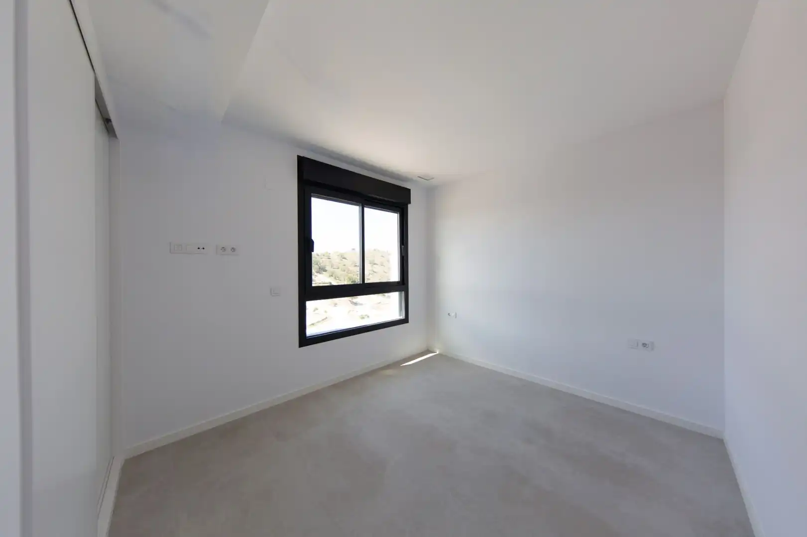 Habitación de Ático de alquiler en Finestrat con Aire acondicionado, Calefacción y Jardín privado