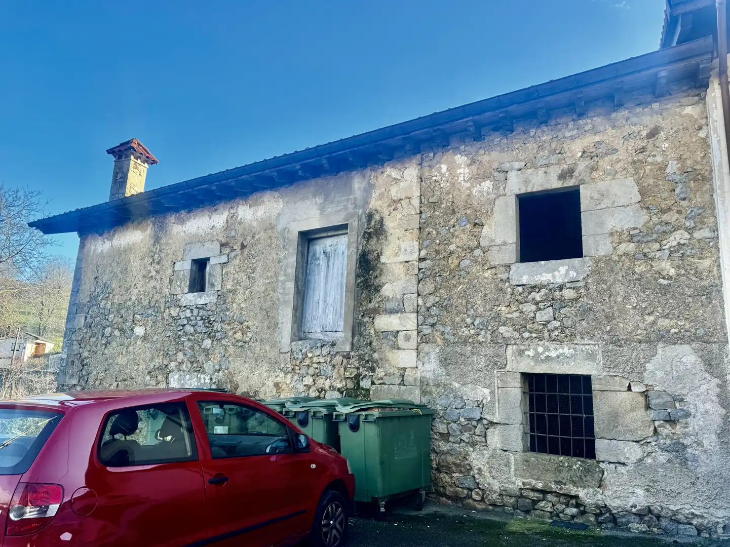 Vista exterior de Casa o xalet en venda en Villafufre amb Jardí privat