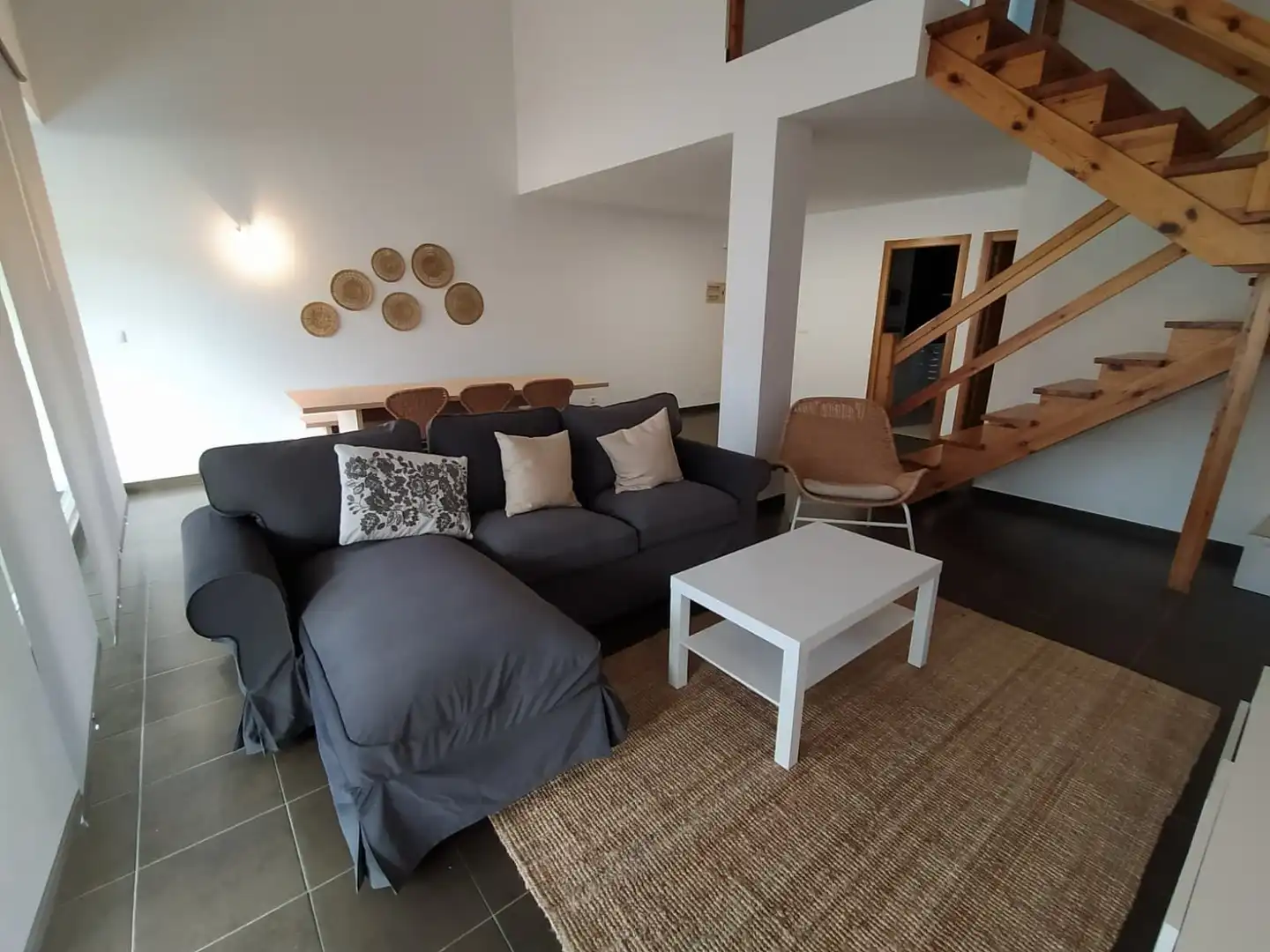 Sala d'estar de Casa adosada en venda en Corcubión amb Terrassa i Traster