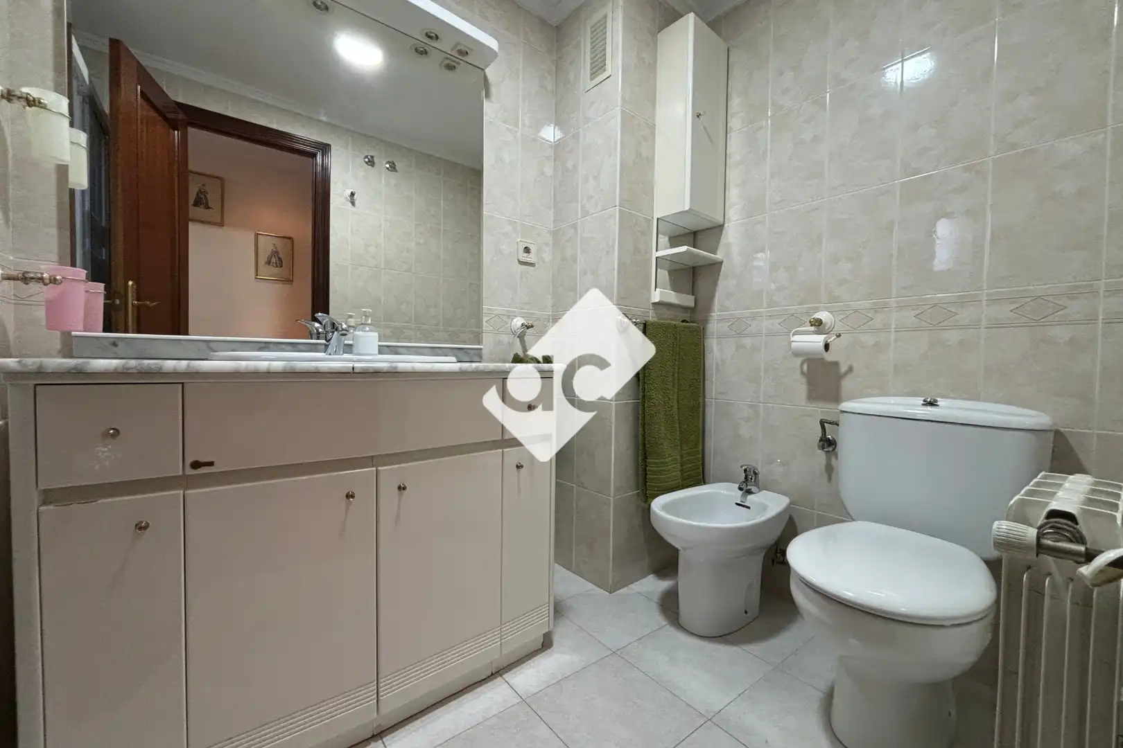 Badezimmer von Wohnungen zur Miete in Valencia mit Heizung, Möbliert und Ofen