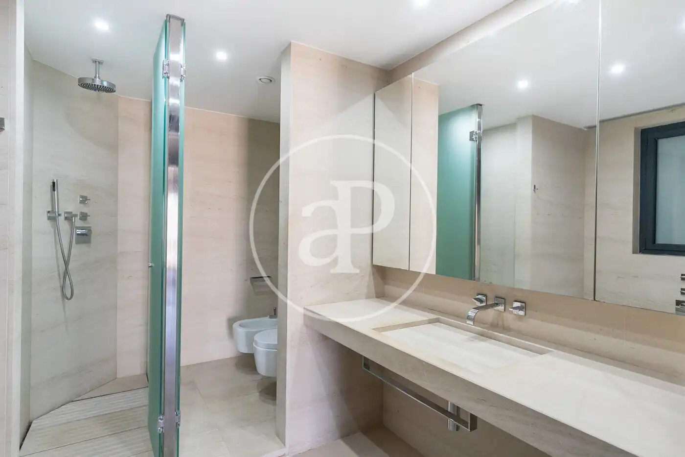 Bathroom of Flat for sale in Barcelona  with Air Conditioner and Heating