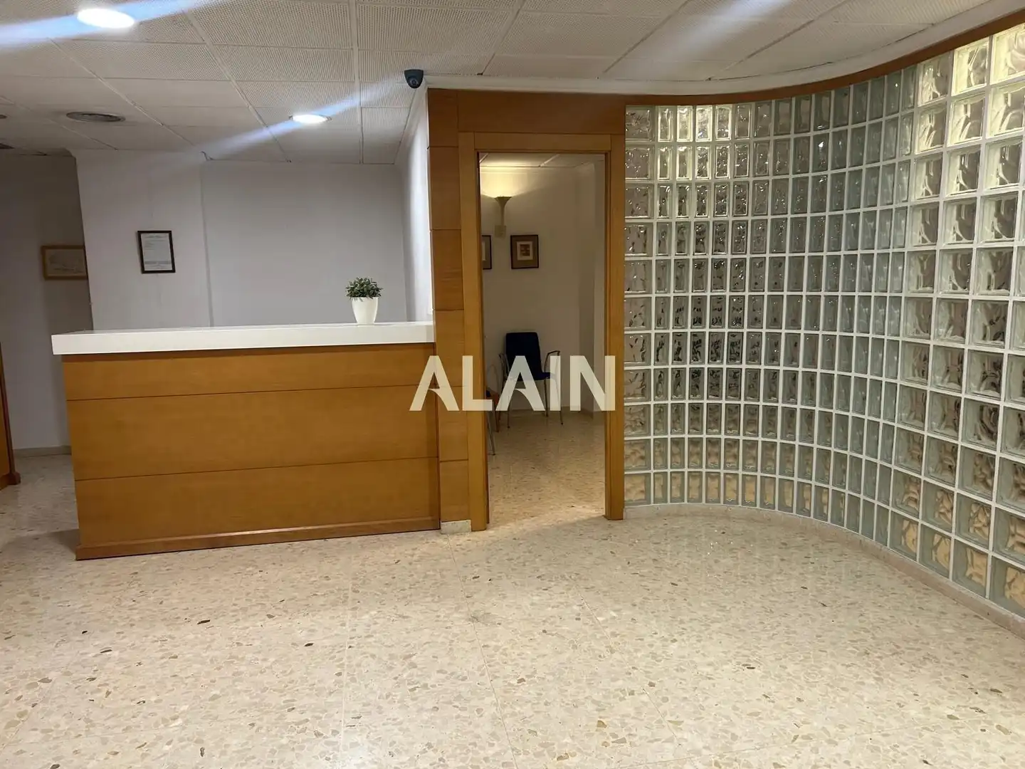Commercial properties for rent in Valencia  with Air Conditioner and Furnished