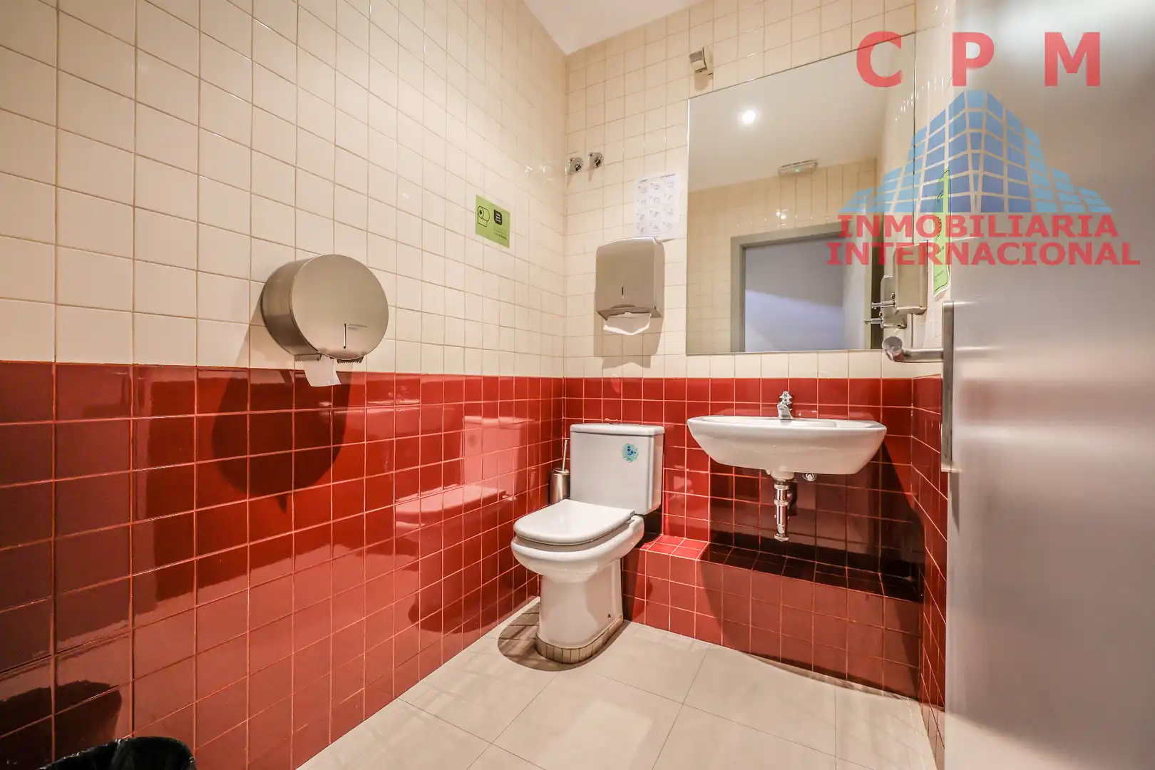 Bathroom of Office for sale in Madrid  with Air Conditioner, Heating and Terrace