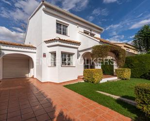 Vista exterior de Casa o xalet de lloguer en San Antonio de Benagéber amb Aire condicionat, Calefacció i Jardí privat