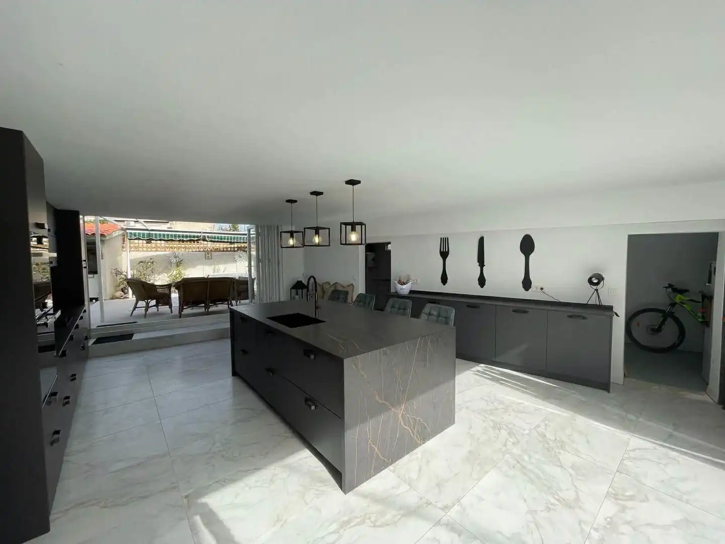 Cocina de Casa o chalet de alquiler en Benidorm con Aire acondicionado, Calefacción y Jardín privado