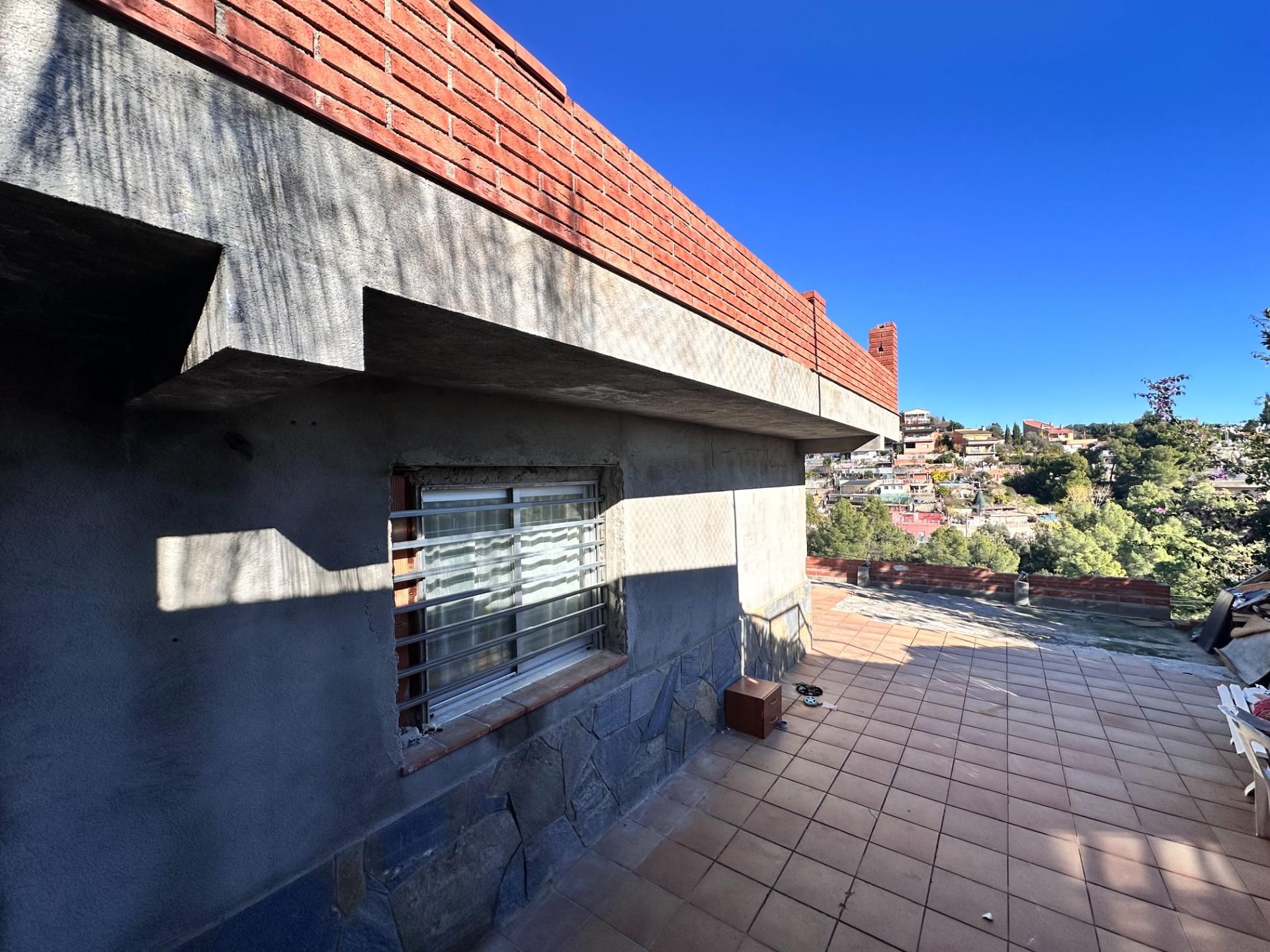 Terrassa de Casa o xalet en venda en Rubí amb Jardí privat