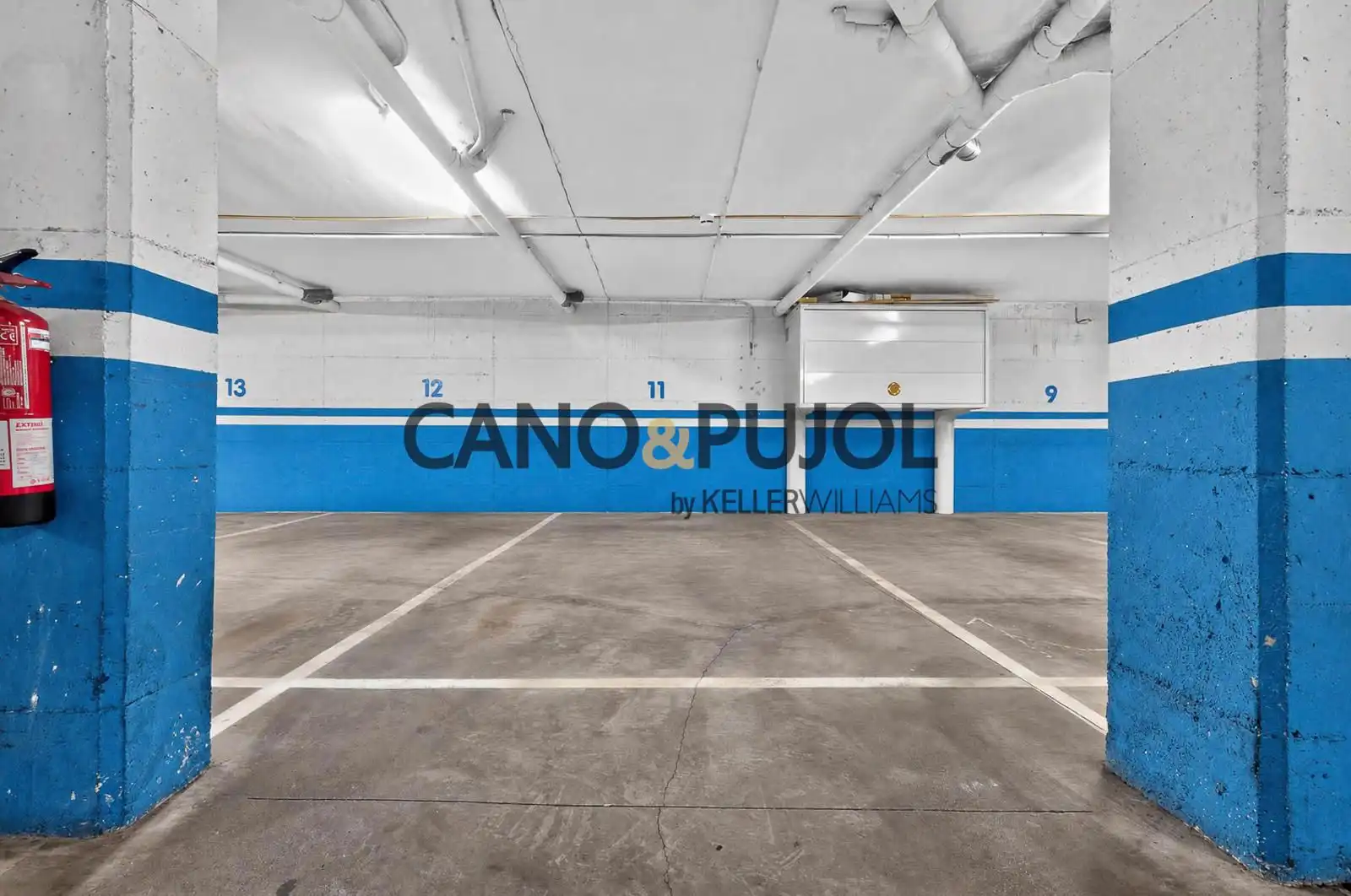 Parking de Ático en venta en Rubí con Aire acondicionado, Calefacción y Jardín privado
