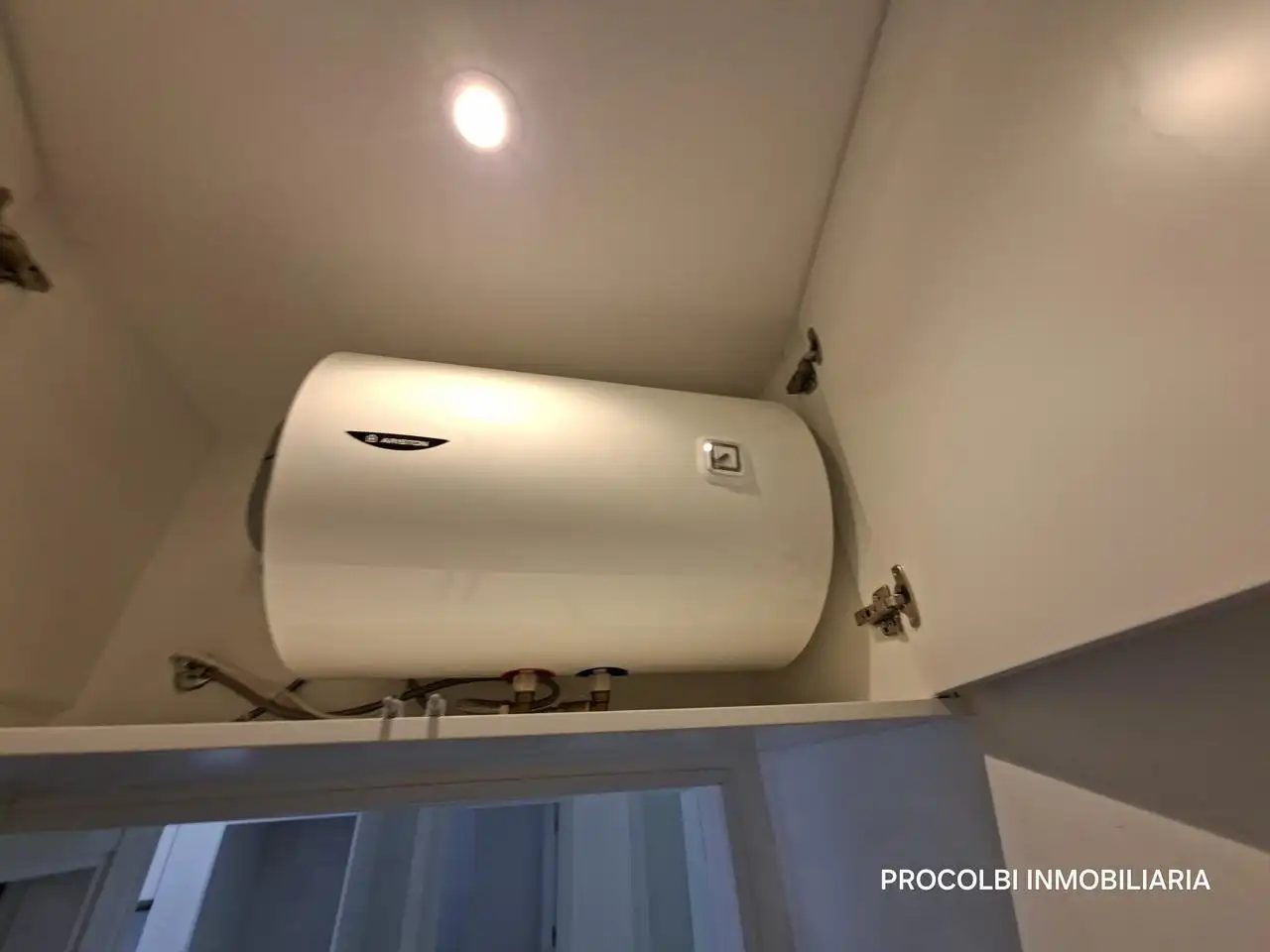 Bathroom of Ground floor for sale in Madrid  with Air Conditioner and Heating