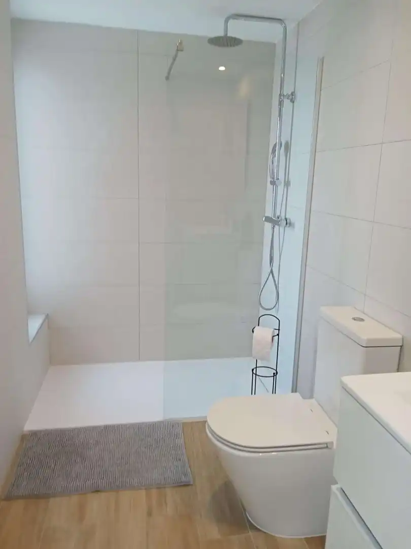 Bany de Apartament en venda en Torrevieja amb Aire condicionat, Calefacció i Terrassa