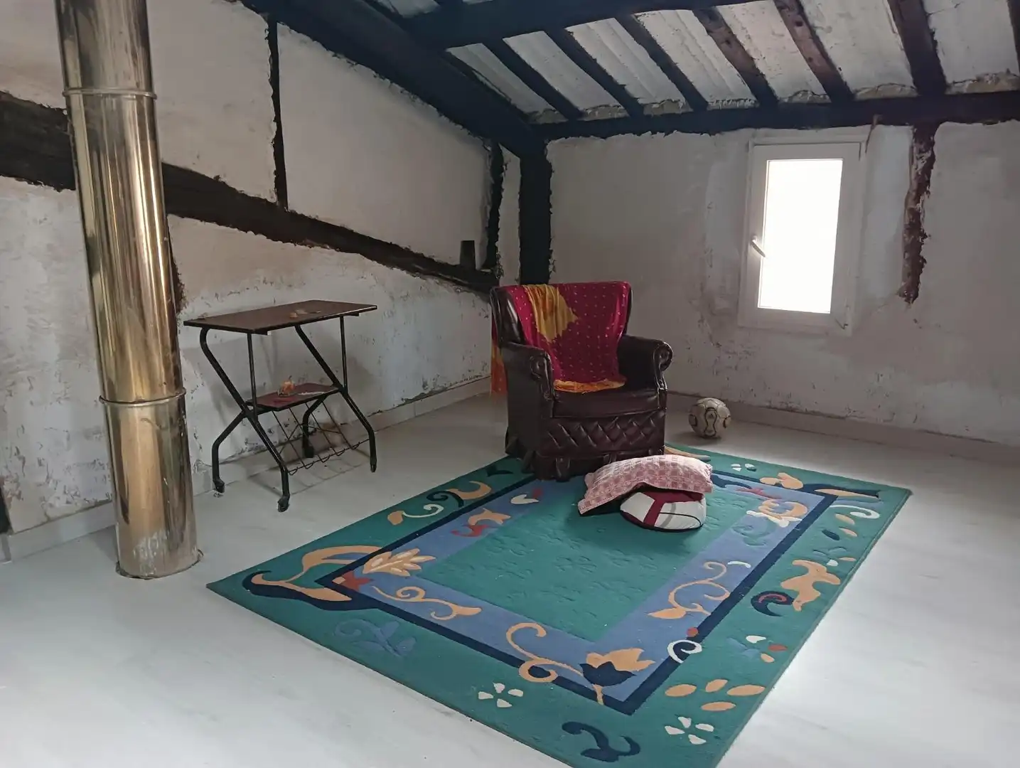 Sala d'estar de Casa adosada en venda en Camprovín