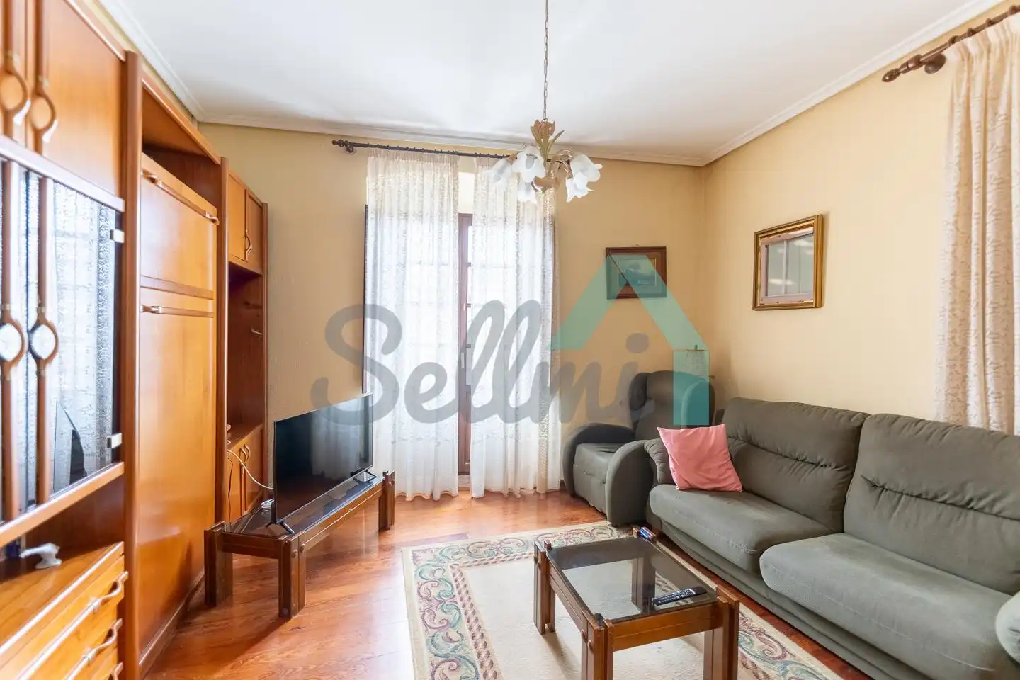 Sala de estar de Piso en venta en Llanes con Calefacción, Parquet y Balcón