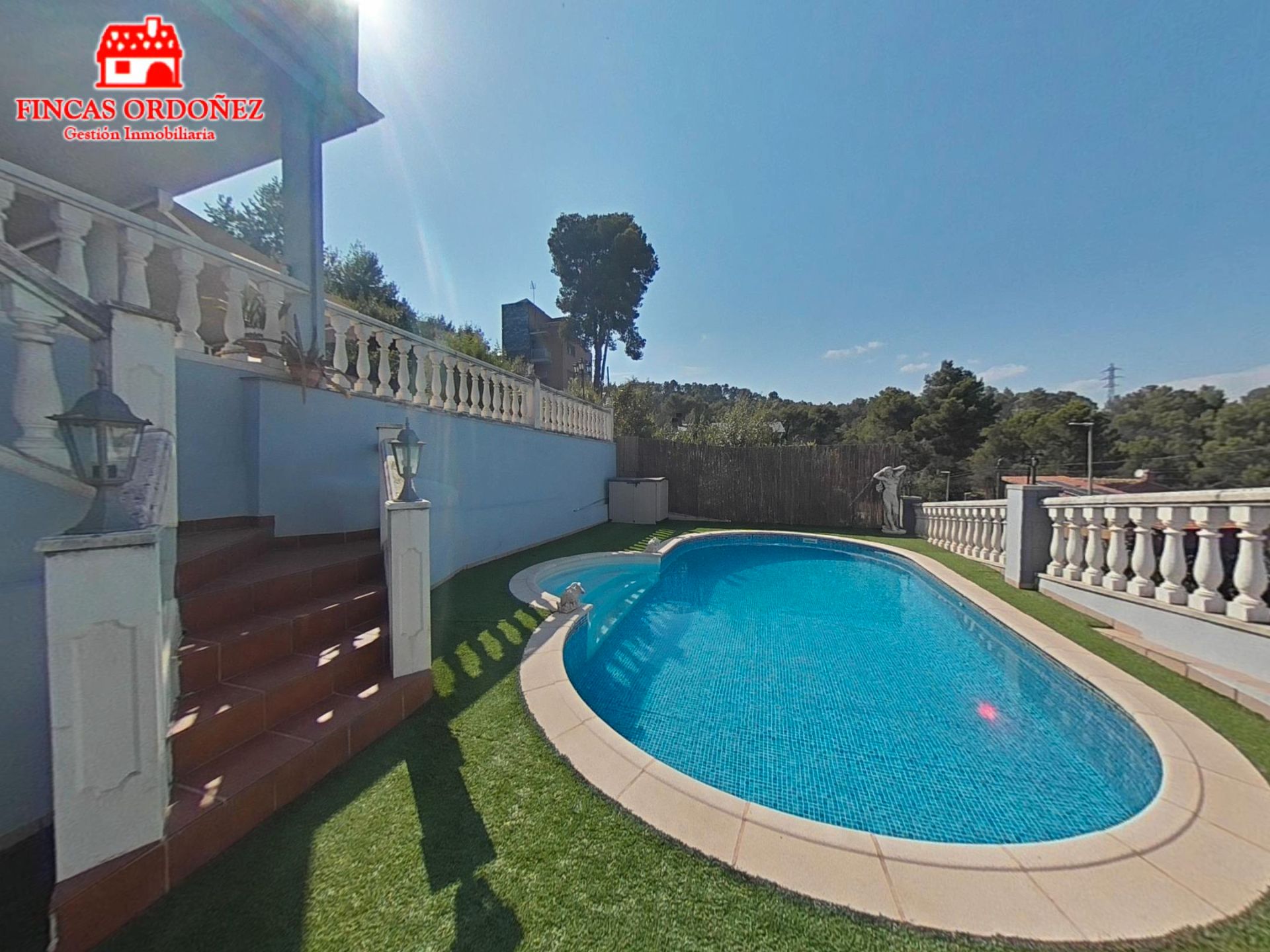 Swimming pool of House or chalet for sale in Sant Andreu de la Barca  with Air Conditioner, Heating and Private garden