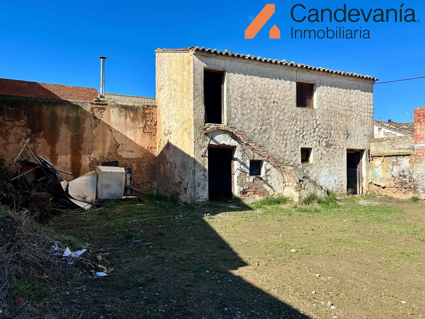 Casa o xalet en venda en Zuera amb Jardí privat