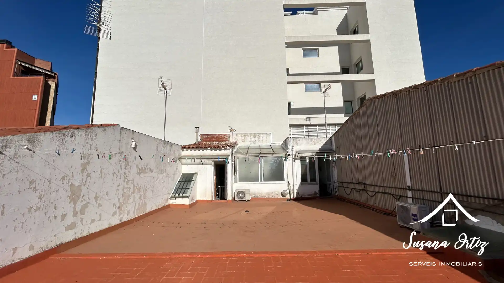 Vista exterior de Piso en venta en Terrassa con Aire acondicionado, Calefacción y Terraza