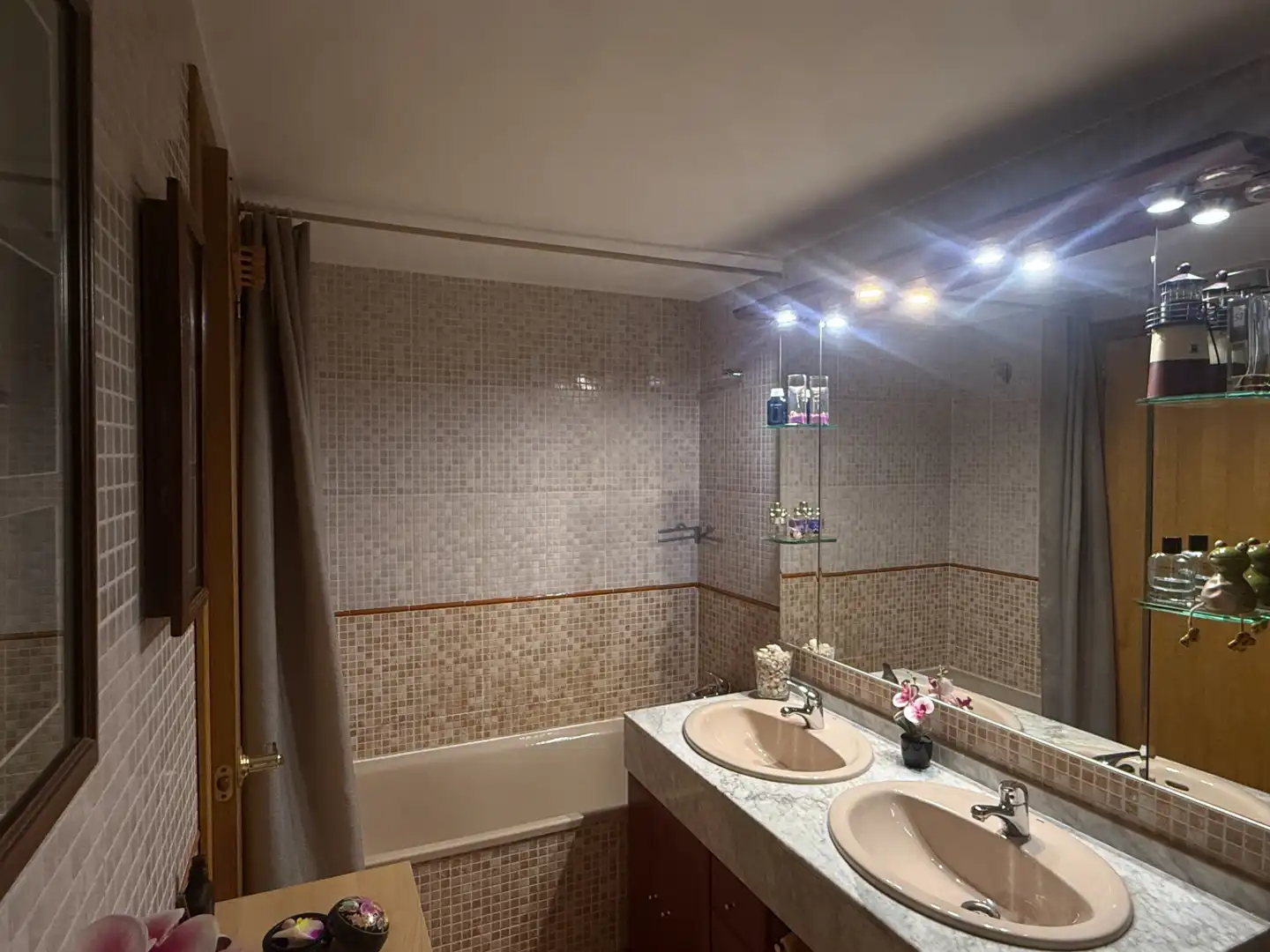Bathroom of Houses for sale in Alcalá de Henares  with Air Conditioner, Heating and Private garden