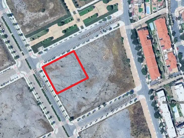 Residential land for sale in Calle Olegario González de Cardedal 35