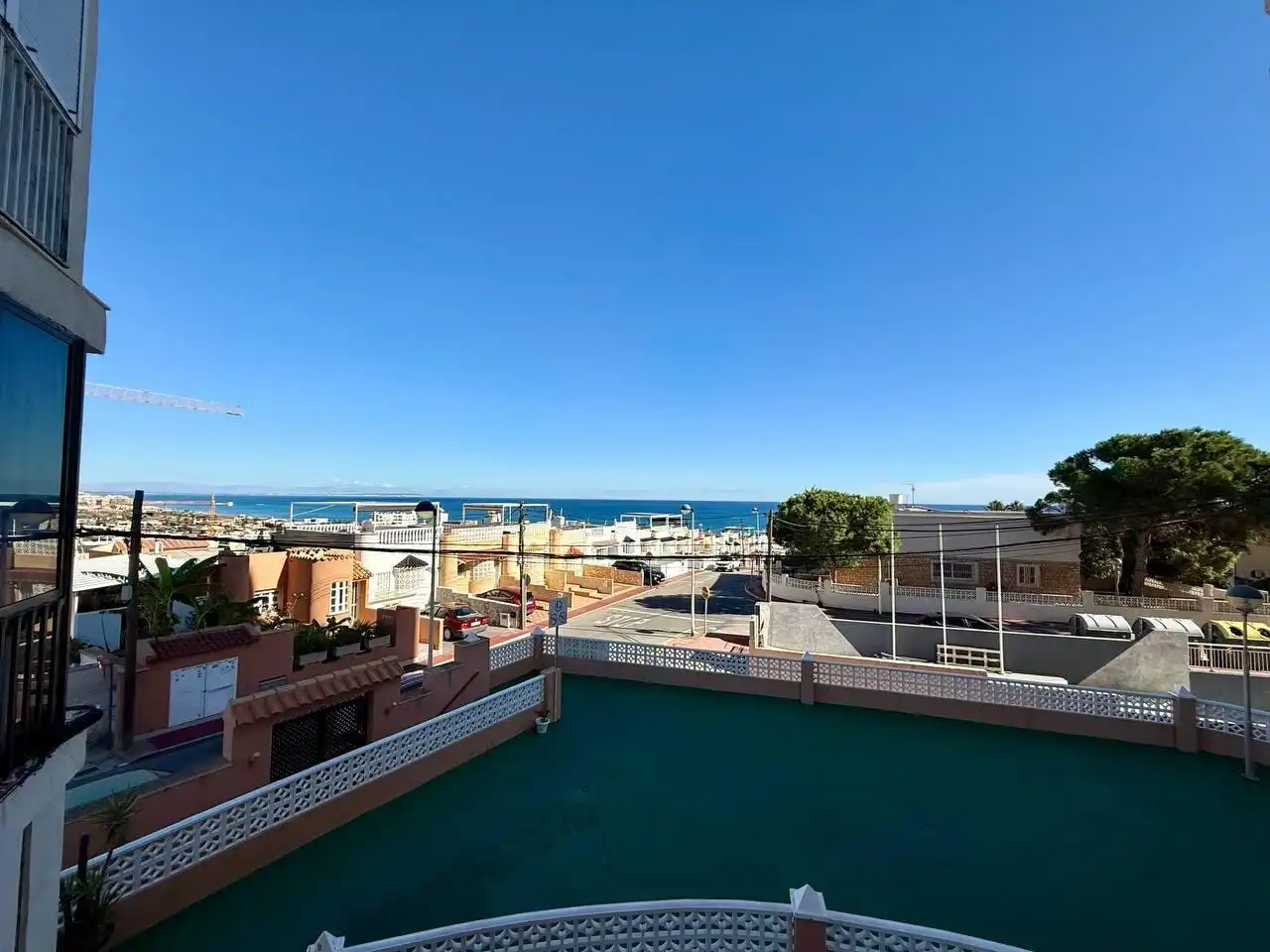 Außenansicht von Wohnung zum Verkauf in Torrevieja mit Terrasse
