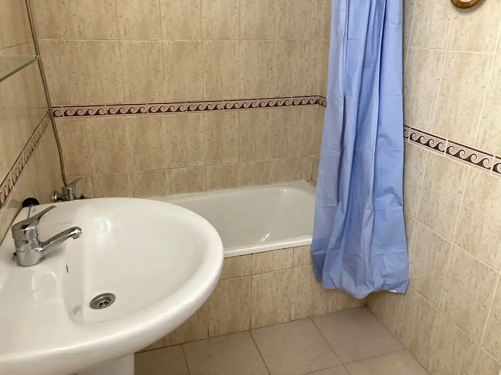 Badezimmer von Wohnung zur Miete in Los Barrios mit Möbliert