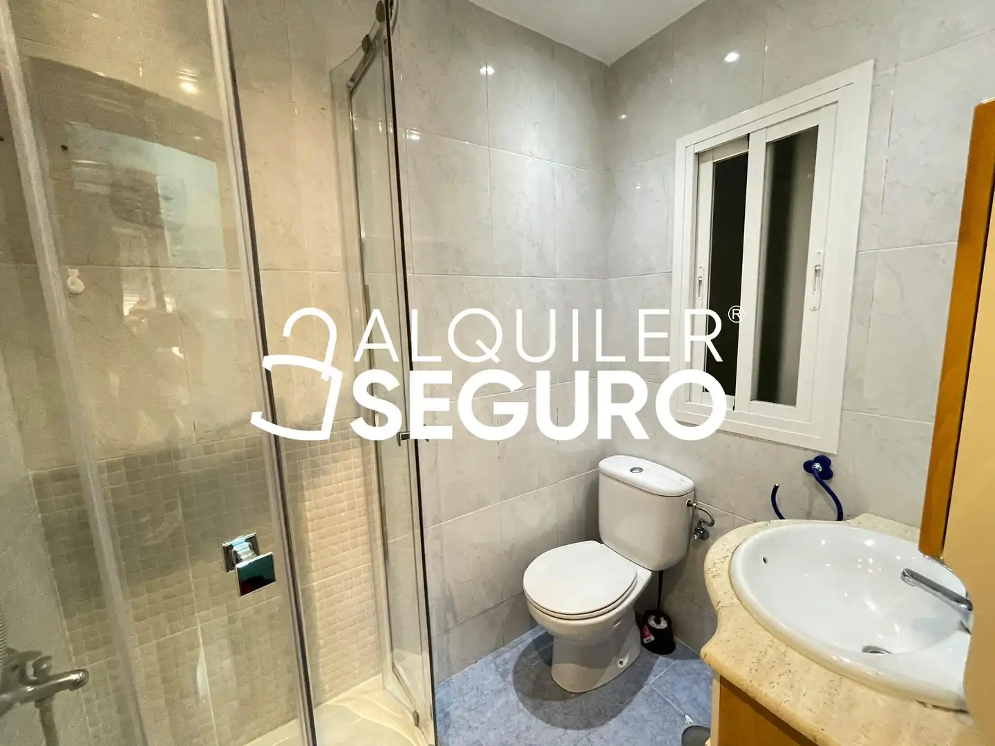 Bany de Pis de lloguer en Madrid amb Aire condicionat, Calefacció i Moblat